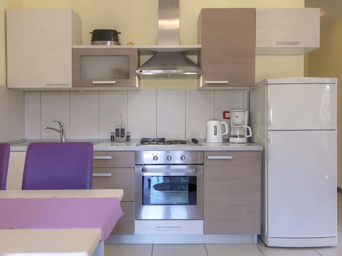 Linden Tree By Interhome