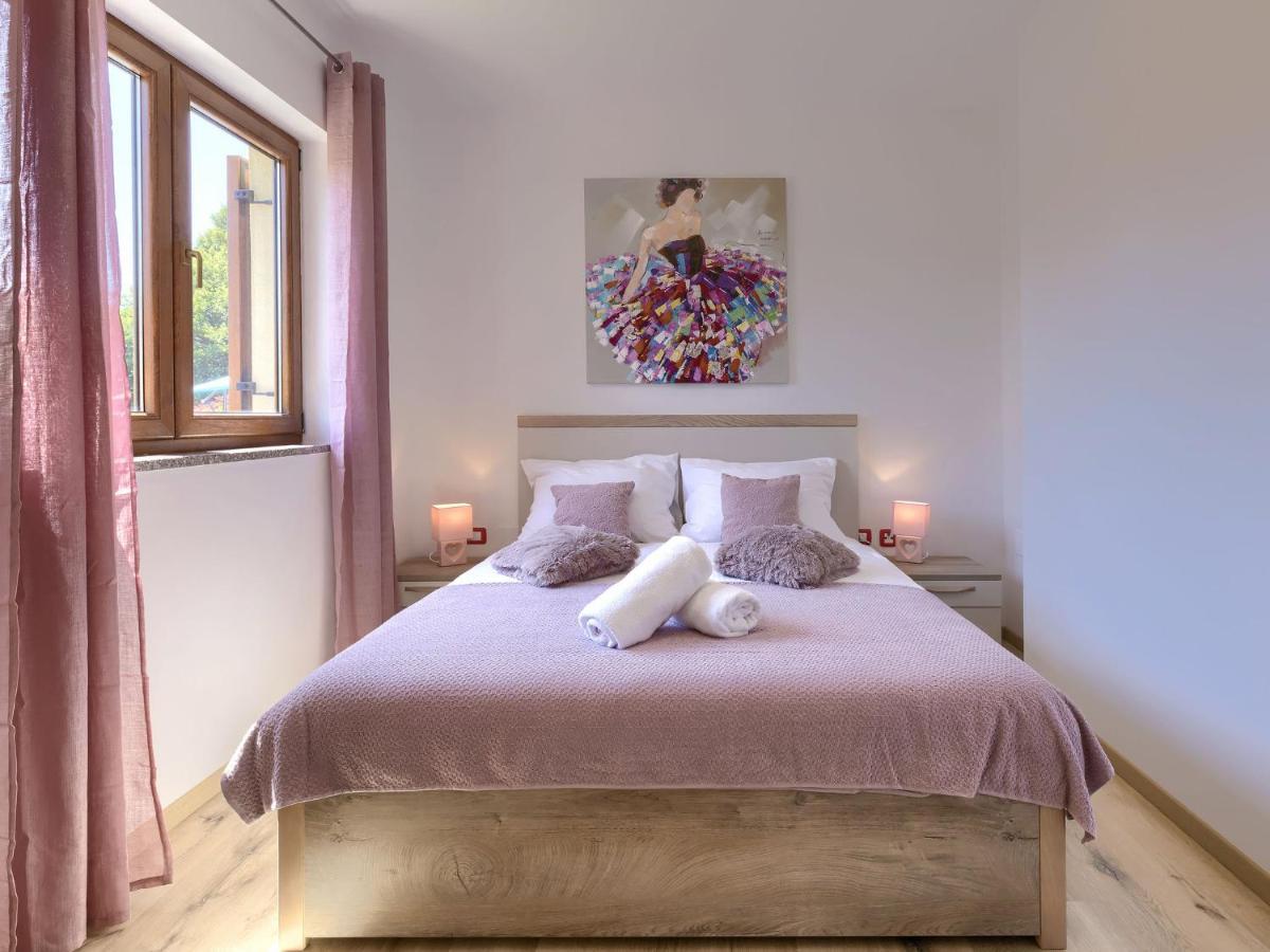 Linden Tree By Interhome