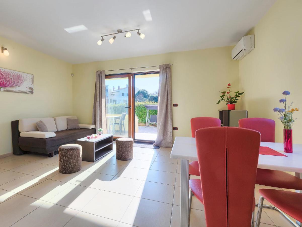 Linden Tree By Interhome